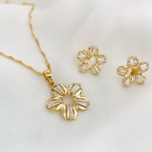 Flower Earring & Necklace Set